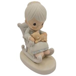Precious Moments Porcelain Figurine 1979 "The Purr-fect‎ Grandma" E-3109